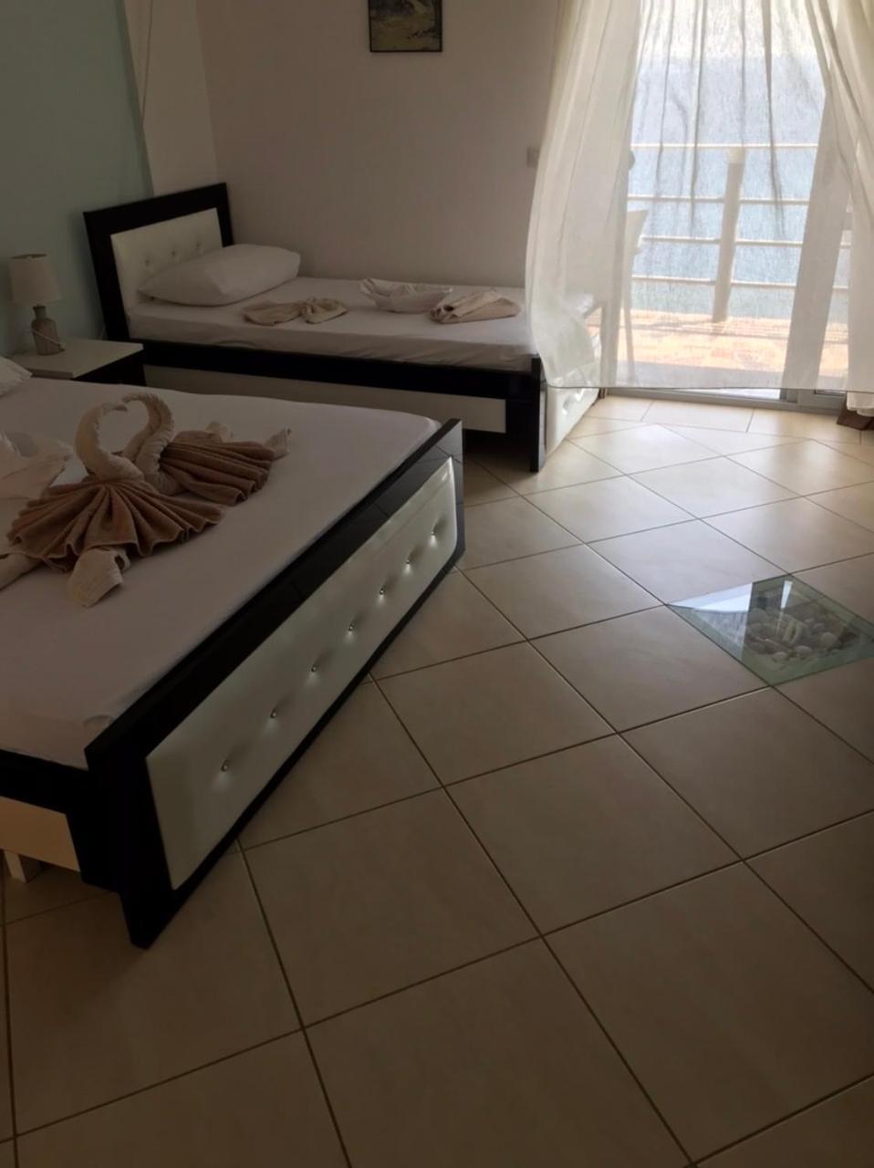 Ria Mare Hotel Qeparo Luaran gambar